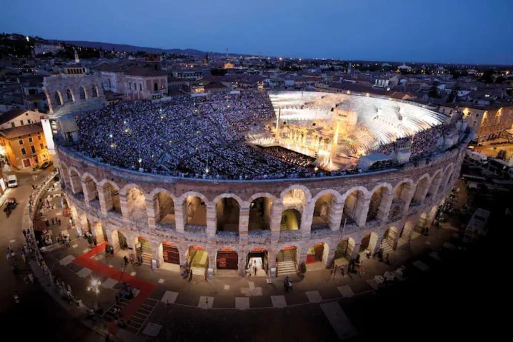 Il Cuscino Di Giulietta - 2 Min From Arena Apartment Verona Exterior photo